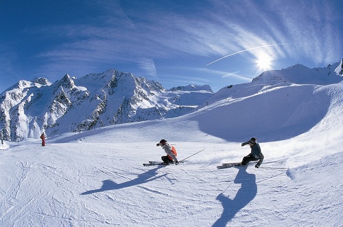 Skiing-in-Italy-Gohoto